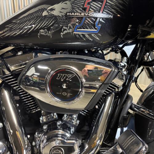 2026 Harley-Davidson® Road Glide® MIDNIGHT EMBER thumb 3
