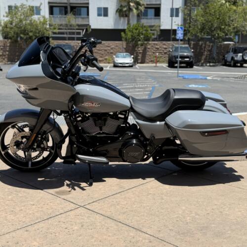 2025 Harley-Davidson® Road Glide® Billiard Gray thumb 2