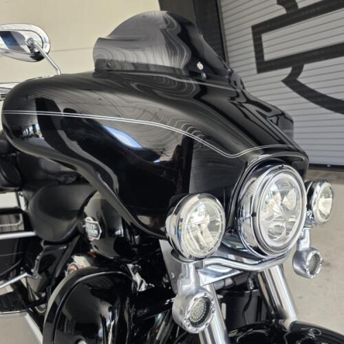 2009 Harley-Davidson® Electra Glide® Ultra Classic® Vivid Black thumb 2