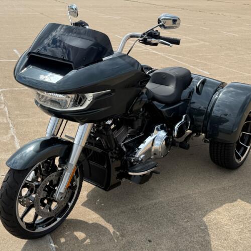 2026 Harley-Davidson® Road Glide 3 Iron Horse Metallic thumb 1