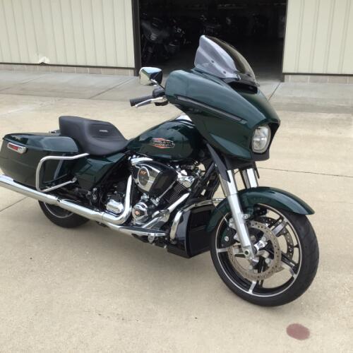 FLHX 2024 Street Glide® thumb 2