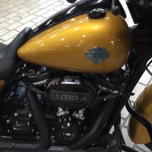 2023 Harley-Davidson® Street Glide® Special Prospect Gold - Black Finish thumb 3