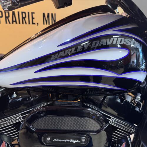 2016 Harley-Davidson® CVO™ Street Glide® White Amethyst with Black Licorice Flames thumb 3
