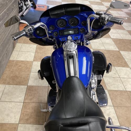 2010 Harley-Davidson® Electra Glide® Ultra Classic® Flame Blue Pearl thumb 2
