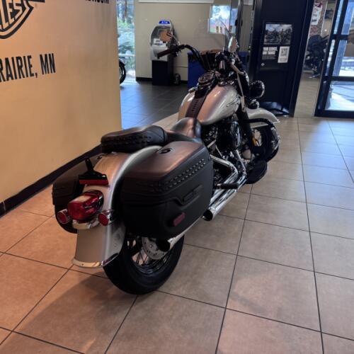 2018 Harley-Davidson® Heritage Classic Silver Fortune thumb 0