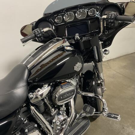 2023 Harley-Davidson® Street Glide® Special Vivid Black thumb 3