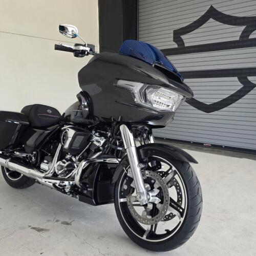2026 Harley-Davidson® Road Glide® MIDNIGHT EMBER thumb 3