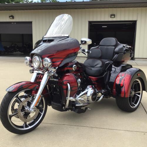 FLHTCUTGSE 2022 CVO™ Tri Glide® thumb 2