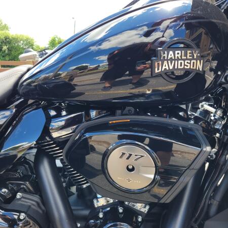 2026 Harley-Davidson® Street Glide 3 Limited Vivid Black Black Trim thumb 2