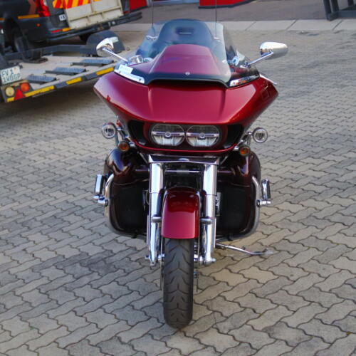 2015 Harley-Davidson® CVO™ Road Glide® Ultra Two-Tone Burgundy Blaze/Typhoon Maroon thumb 2