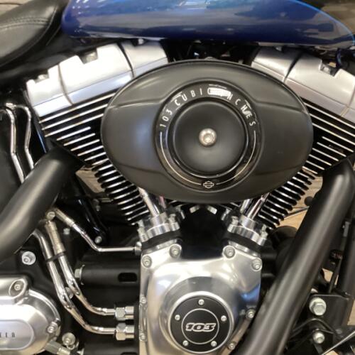2014 Harley-Davidson® Fat Bob® Custom Colour Daytona Blue Pearl thumb 0