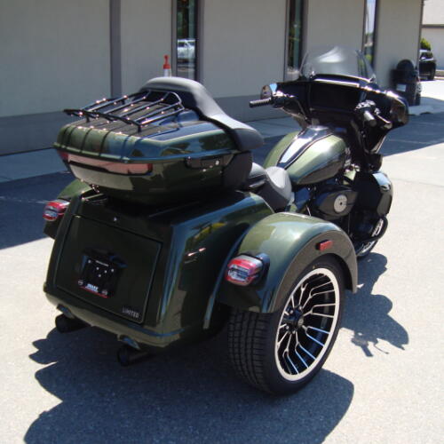 2026 Harley-Davidson® Street Glide 3 Limited Olive Steel Metallic / Vivid Black Black Trim thumb 0
