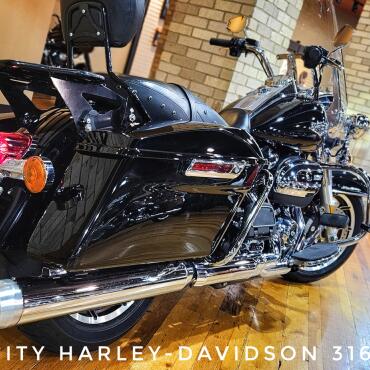 2018 Harley-Davidson® Road King®, FLHR thumb 1