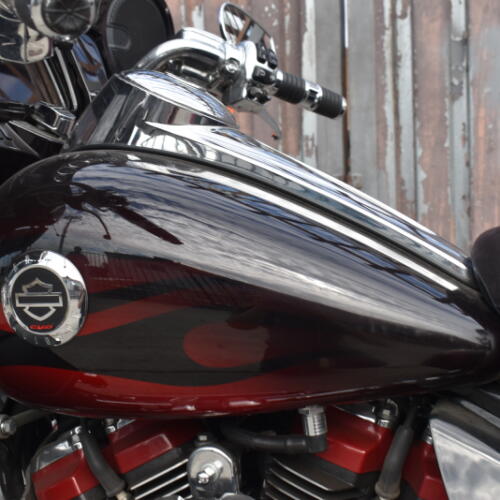 2022 Harley-Davidson® CVO™ Tri Glide® FLHTCUTGSE thumb 2