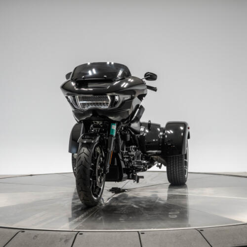 2026 HARLEY-DAVIDSON FLTRT ROAD GLIDE 3 in Vivid Black with Black Trim thumb 1