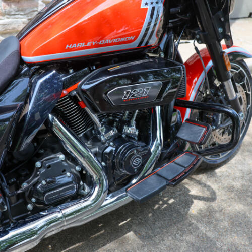 2024 Harley-Davidson® CVO™ Street Glide® FLHXSE thumb 2