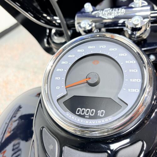 2026 FLHC Harley-Davidson® Heritage Classic Vivid Black Black Laced Wheels thumb 1