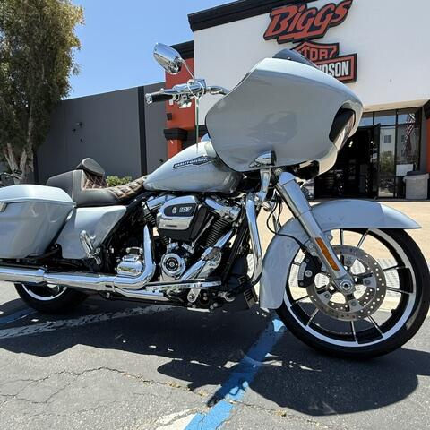 2023 Harley-Davidson® Road Glide® thumb 3