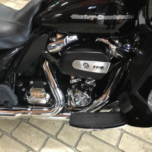 2022 Harley-Davidson® Road Glide® Limited Vivid Black - Black Finish thumb 3