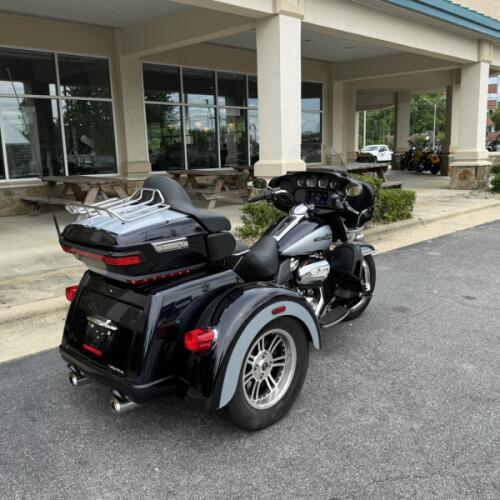 FLHTCUTG 2019 Tri Glide® Ultra thumb 3