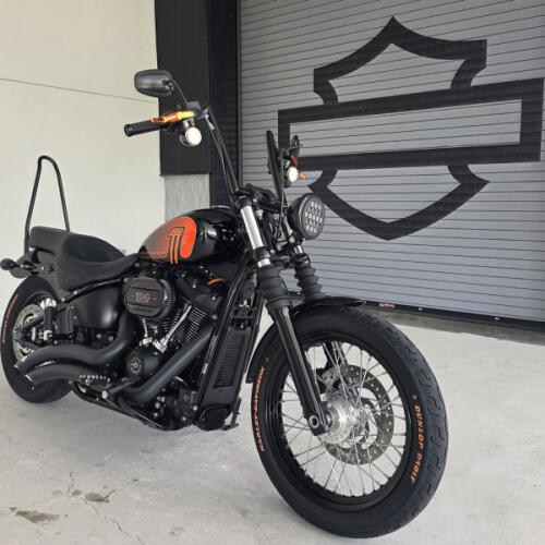 2021 Harley-Davidson® Street Bob® 114 Vivid Black thumb 3