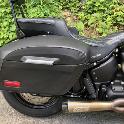 2019 Harley-Davidson® Street Bob® Vivid Black thumb 2