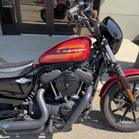 2021 Harley-Davidson® Iron 1200™ S Billiard Red thumb 2