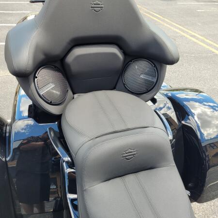 2026 Harley-Davidson® Street Glide 3 Limited Vivid Black Black Trim thumb 1