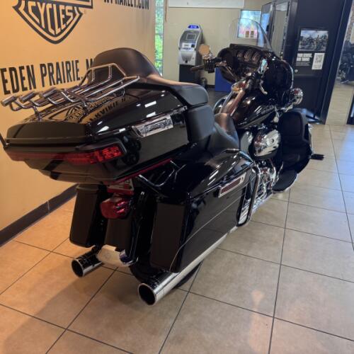 2017 Harley-Davidson® Ultra Limited Vivid Black thumb 0