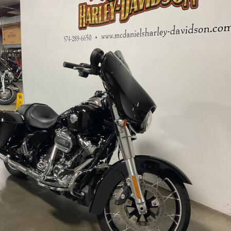 2023 Harley-Davidson® Street Glide® Special Vivid Black thumb 2