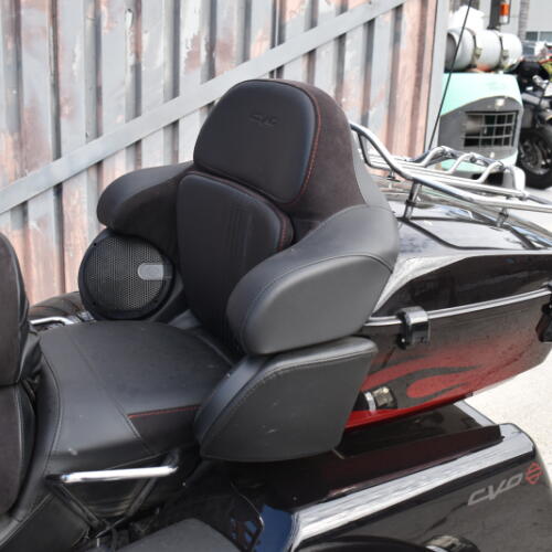 2022 Harley-Davidson® CVO™ Tri Glide® FLHTCUTGSE thumb 0