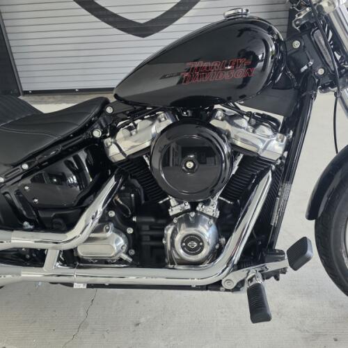 2024 Harley-Davidson® Softail® Standard Vivid Black thumb 0