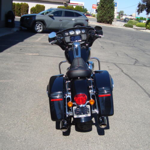 2022 Harley-Davidson® Electra Glide® Standard Vivid Black thumb 2