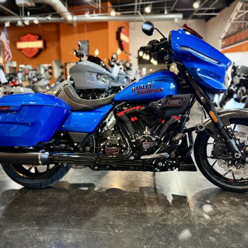 2026 Harley-Davidson® CVO Street Glide ST Electric Coast thumb 3