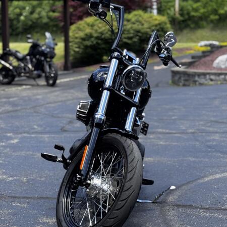 2015 Harley-Davidson® Street Bob® Vivid Black thumb 2