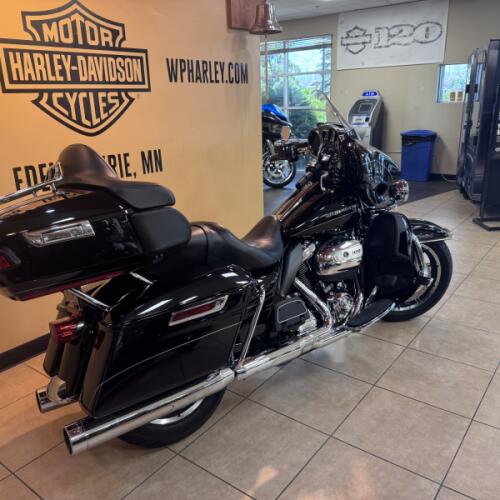 2017 Harley-Davidson® Ultra Limited Vivid Black thumb 1