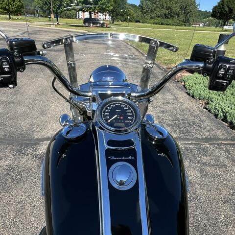 2016 Harley-Davidson® Freewheeler® Vivid Black thumb 0