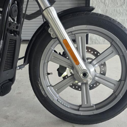 2024 Harley-Davidson® Softail® Standard Vivid Black thumb 1