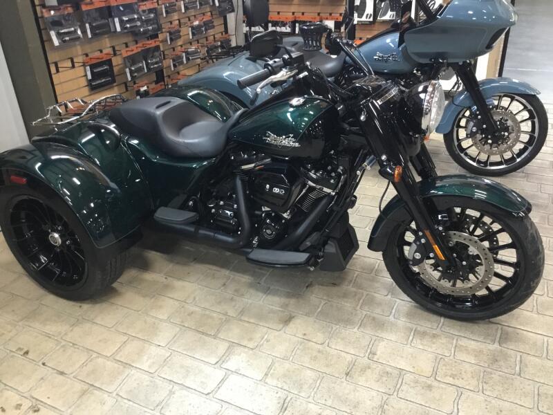 2024 Harley-Davidson® Freewheeler® Alpine Green / Vivid Black