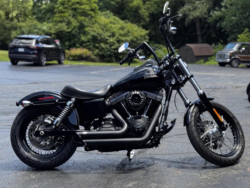2015 Harley-Davidson® Street Bob® Vivid Black