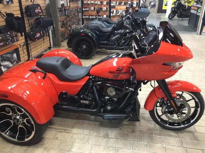 2026 Harley-Davidson® Road Glide 3 Blood Orange