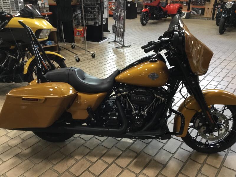 2023 Harley-Davidson® Street Glide® Special Prospect Gold - Black Finish