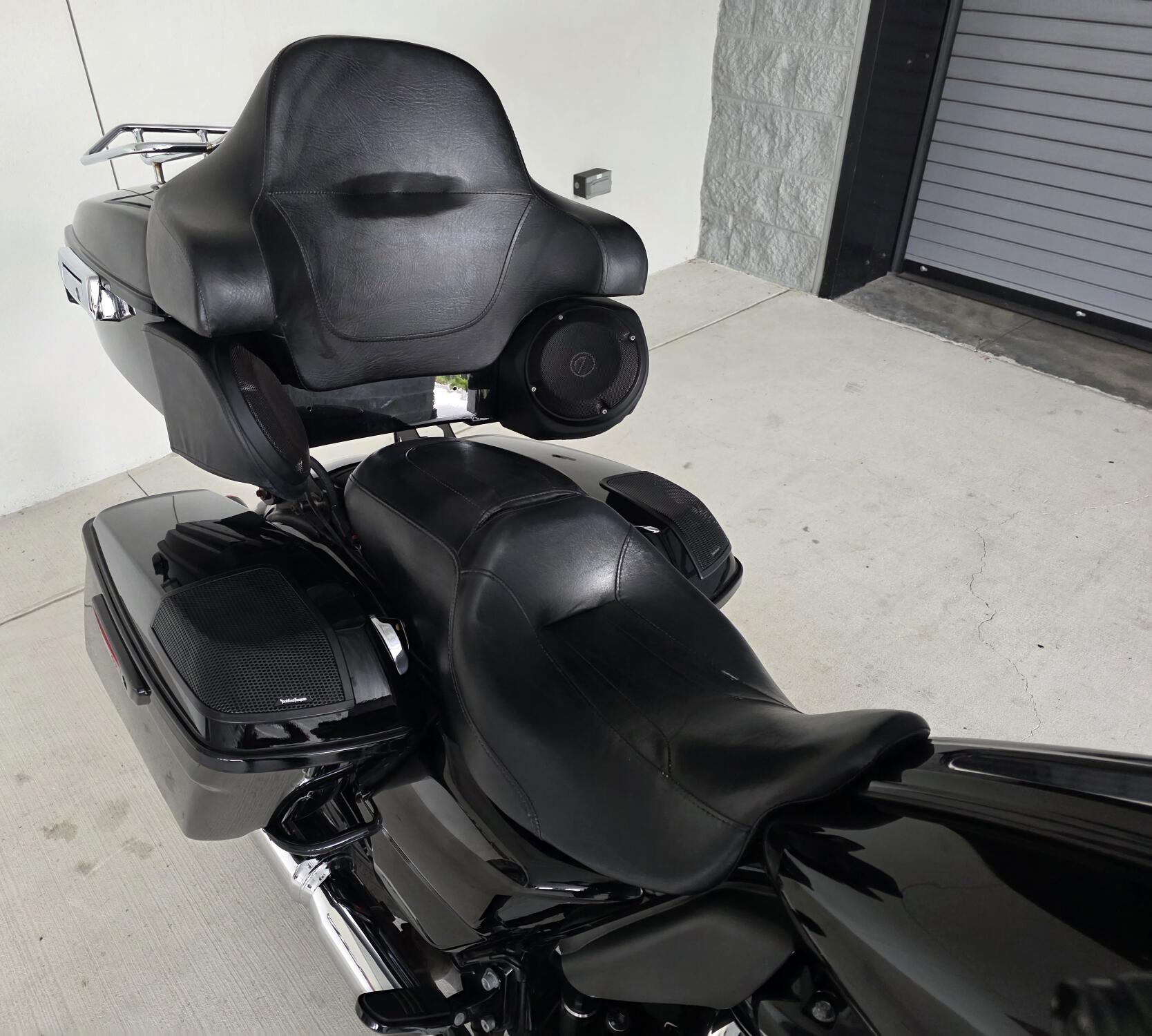 2018 Harley-Davidson® Street Glide® Special Vivid Black with Tour Pak!, photo 6