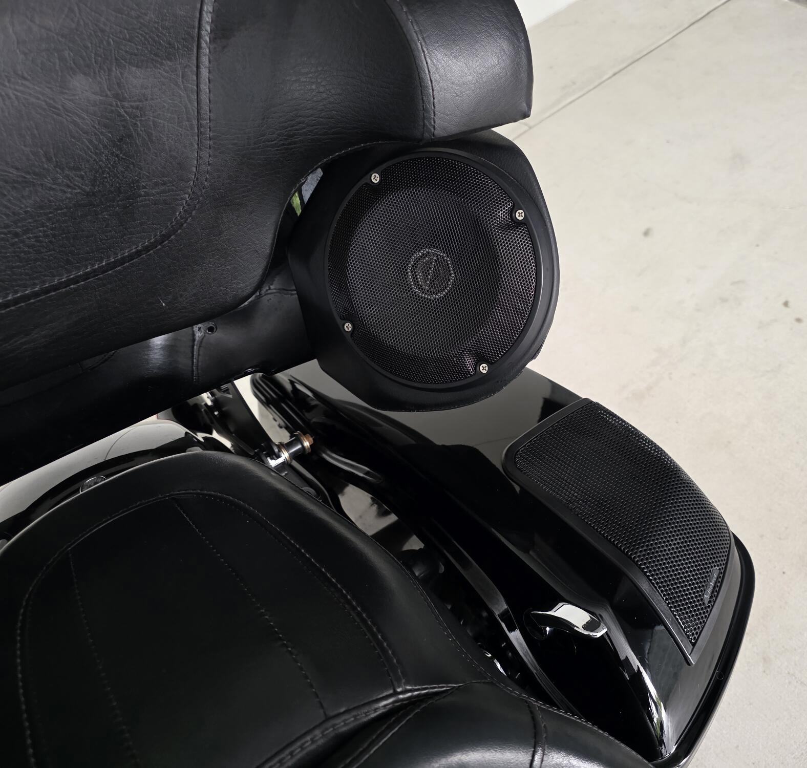 2018 Harley-Davidson® Street Glide® Special Vivid Black with Tour Pak!, photo 8