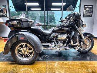2019 Harley-Davidson® Tri Glide® Ultra Vivid Black