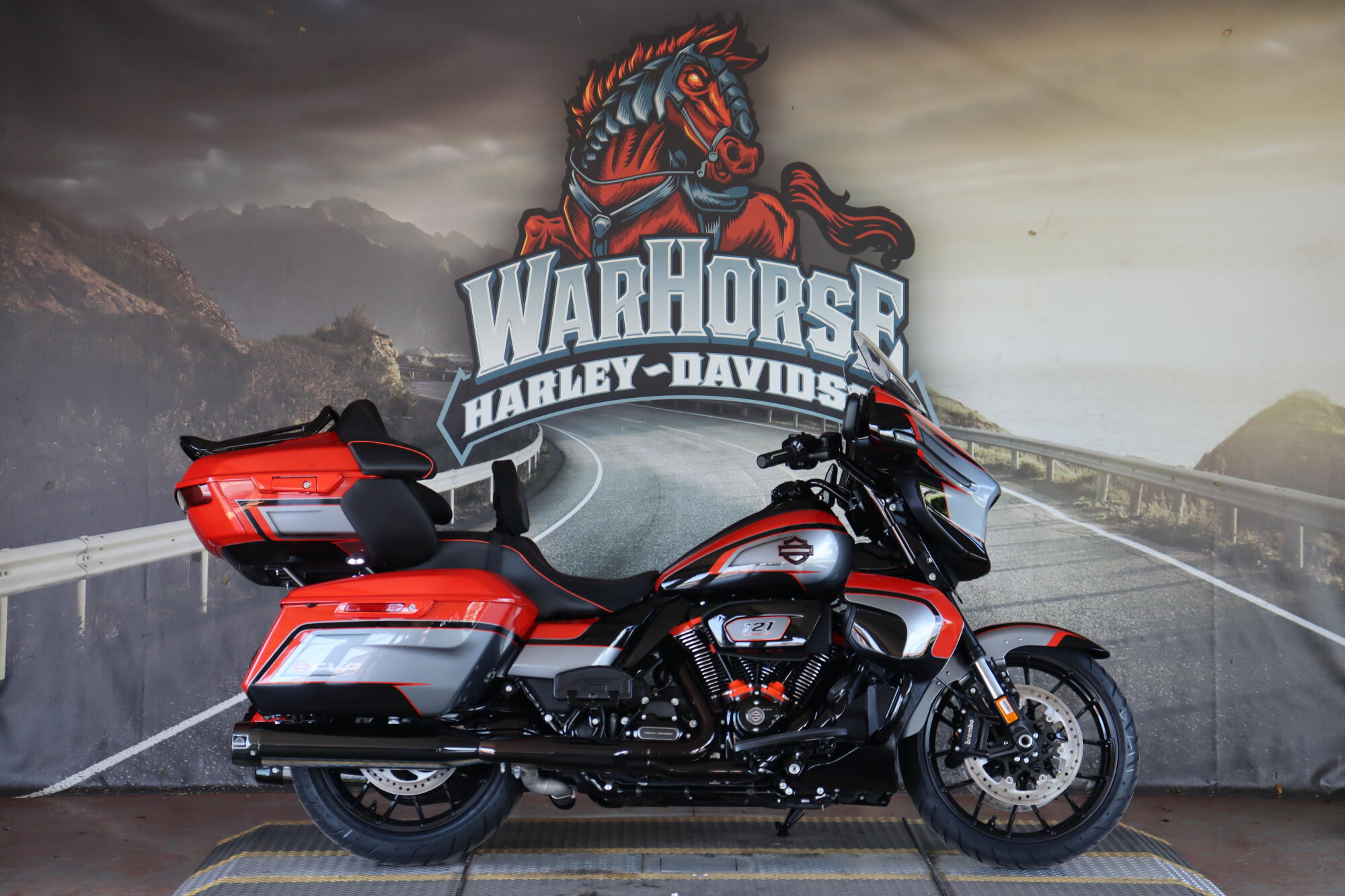 2026 Harley-Davidson® CVO Street Glide Limited Citrus Heat CVO Tri-Tone