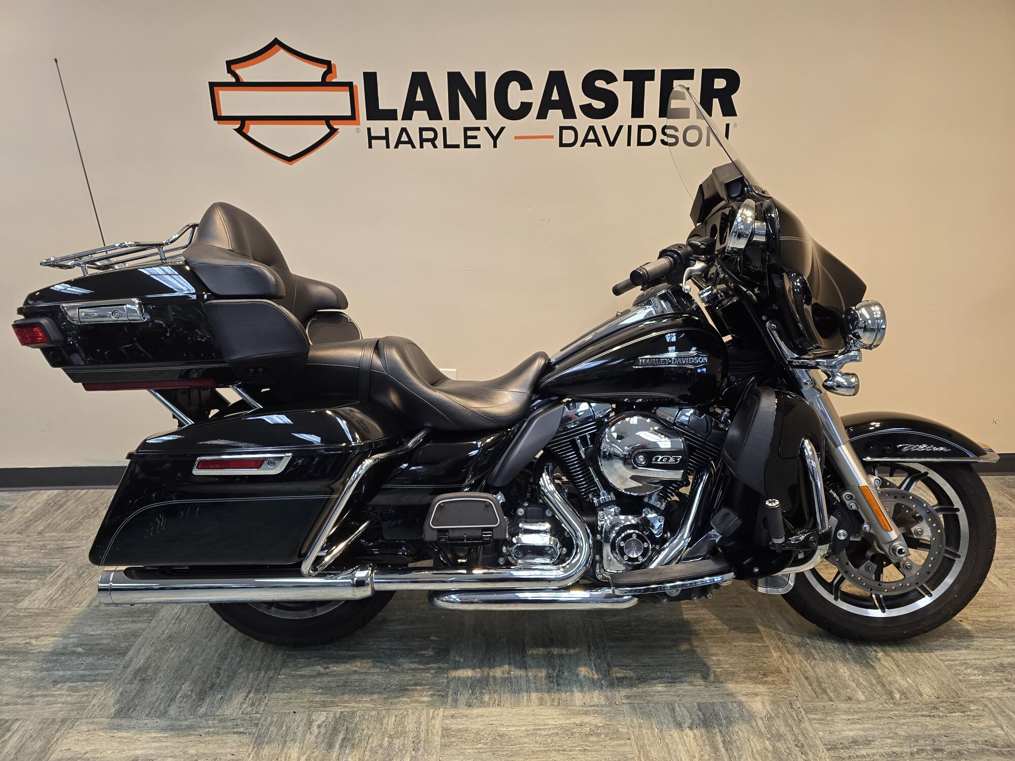 2016 Harley-Davidson® Electra Glide® Ultra Classic® Custom Color Cosmic Blue Pearl FLHTCU