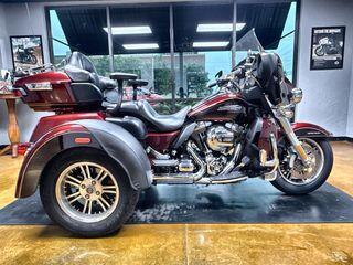 2015 Harley-Davidson® Tri Glide® Ultra Mysterious Red Sunglo