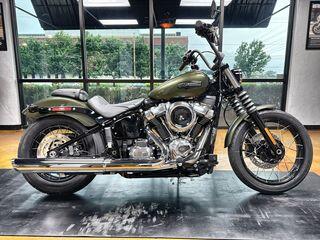 2026 Harley-Davidson® Street Bob® Olive Steel Metallic Chrome Cast Wheels