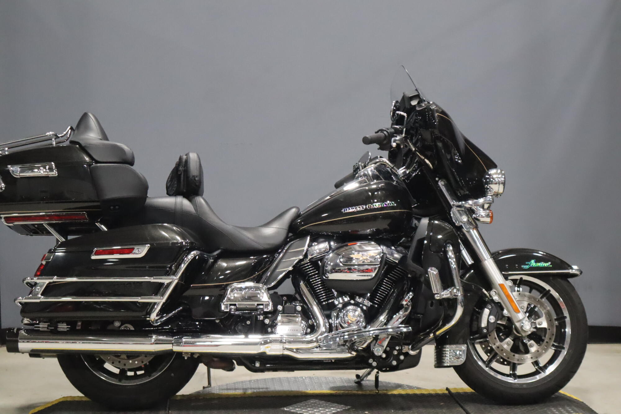2017 Harley-Davidson® Ultra Limited Black Quartz
